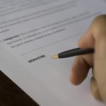 産業医の届出書類について、「専任の別」はどのように記載すればよろしいでしょうか？